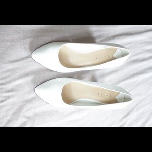 White leather wide heel pumps